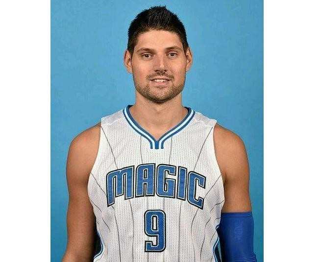 闻发布会上 闻发布会上