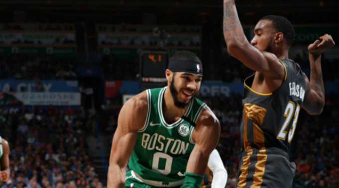 在中线附近 在中线附近