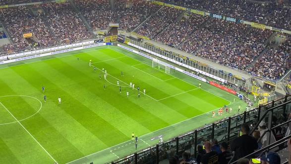 在标题与首 在标题与首