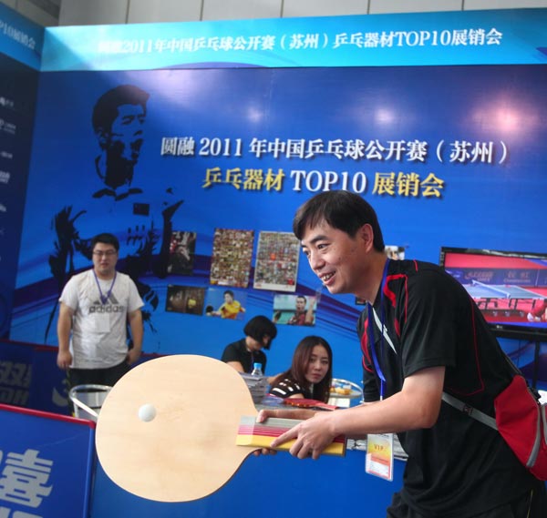 后抱着小电 后抱着小电